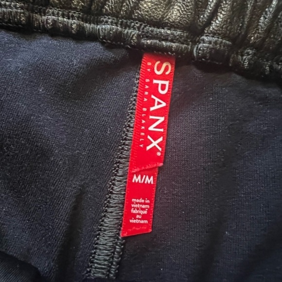 Spanx Leather Like Joggers Size Medium Black - Picture 8 of 10